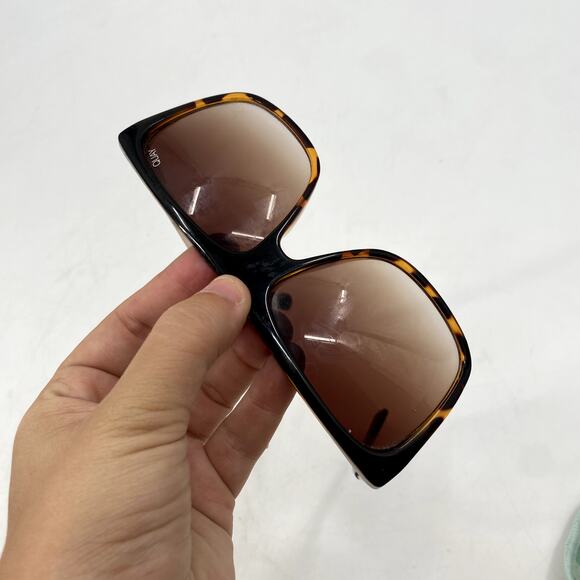 Quay Australia Sunglasses X Desi Perkins OTL II Black Tort/Brown Fade - Picture 3 of 8